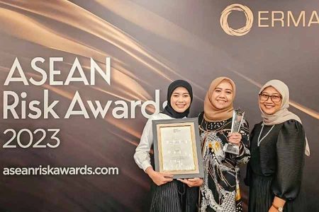 PT Surabaya Industrial Estate Rungkut (PT SIER) berhasil meraih penghargaan internasional di bidang manajemen risiko dalam ajang ASEAN Risk Award 2023