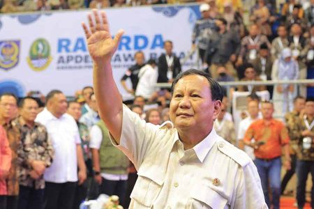 Prabowo Subianto saat menghadiri Rapat Kerja Daerah Asosiasi Pemerintah Desa Seluruh Indonesia (APDESI) Provinsi Jawa Barat di Bandung (foto: facebook @PrabowoSubianto)