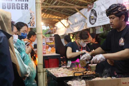Hanya Empat Hari, Denpasar Festival 2023 Catatkan Transaksi Rp4,9 Miliar Suasana di salah satu sudut stand UMKM Denpasar Festival (Denfest) 2023 (foto: istimewa)