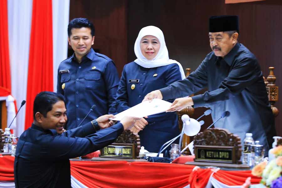 Gubernur Khofifah dan DPRD Jatim Setujui Raperda Perubahan Penanaman Modal untuk Tingkatkan Iklim Investasi
