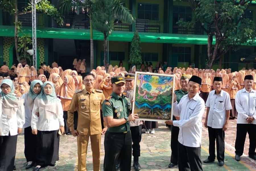 Dandim 0812/Lamongan Bagikan Sejarah Jenderal Soedirman di Program Senin Berkibar Senin Berkibar