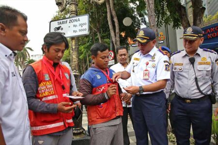 Pemkot Surabaya Terapkan Pembayaran Parkir Non Tunai dengan Qris