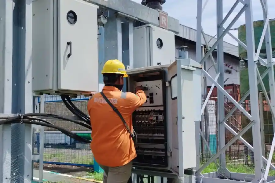 PLN UIT JBM Lakukan Inspeksi Gardu Induk untuk Antisipasi Cuaca Ekstrem PLN