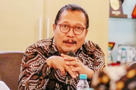 Tanggapi Kontroversi Kartu Indonesia Pintar Kuliah, Pakar Unair: Bukan Masalah Besar Pakar Kebijakan Publik Universitas Airlangga (Unair) Gitadi Tegas Supramudyo Drs MSi