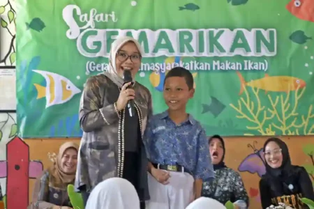 Pemkot Surabaya Gencarkan Safari Gemar Makan Ikan ke Sekolah Dasar Ketua Tim Penggerak (TP) PKK Kota Surabaya, Rini Indriyani