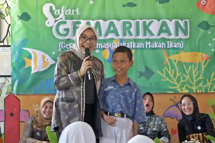 Pemkot Surabaya Gencarkan Safari Gemar Makan Ikan ke Sekolah Dasar Ketua Tim Penggerak (TP) PKK Kota Surabaya, Rini Indriyani