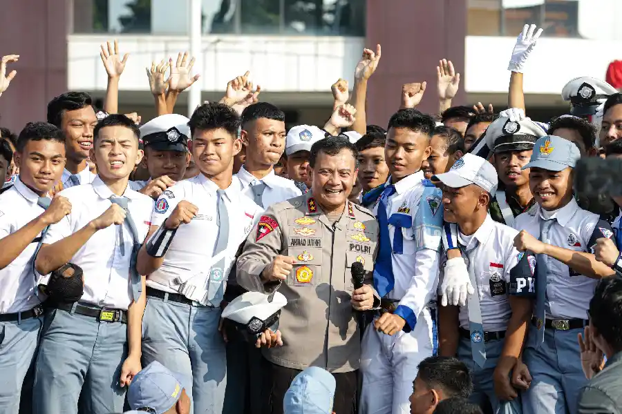 Jateng Zero Bullying, Program untuk Lindungi Siswa dari Perundungan Kapolda Jateng Irjen Pol Ahmad Luthfi bersama siswa-siswa PKS dari berbagai SMA, SMK, dan MAN di seluruh Jawa Tengah. (foto: Dok Humas Polri)