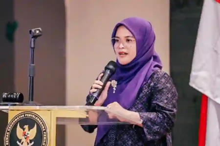 Anggota Bawaslu RI, Lolly Suhenty