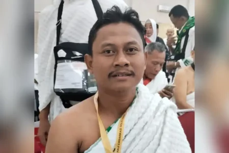 Lukman Busro, pedagang bakso bakar yang akhirnya bisa menunaikan ibadah haji (foto: Dok Kemenag)