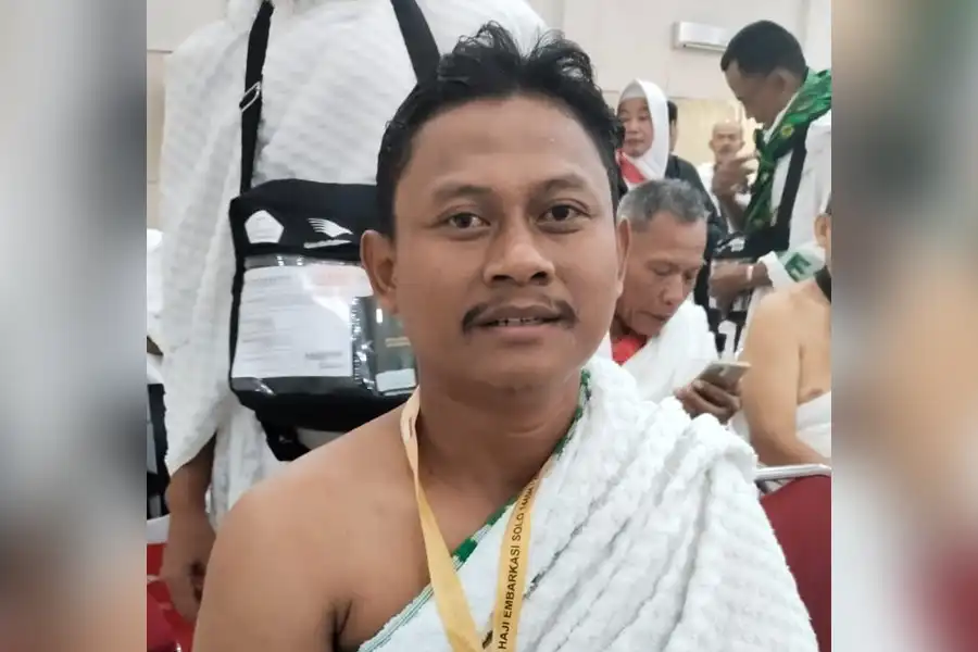 Senyum Lukman Busro, Penjual Bakso Bakar dari Boyolali yang Akhirnya Berangkat Haji Lukman Busro, pedagang bakso bakar yang akhirnya bisa menunaikan ibadah haji (foto: Dok Kemenag)