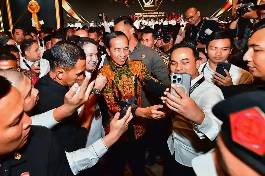 Kinerja Jokowi-Ma’ruf Amin Dinilai Memuaskan, Ini Tanggapan Koordinator Staf Khusus Presiden Presiden Joko Widodo dalam sebuah acara gelaran Himpunan Pengusaha Muda Indonesia (HIPMI) di Hotel Fairmont Jakarta (foto: Dok Biro Pers Sekretariat Presiden)
