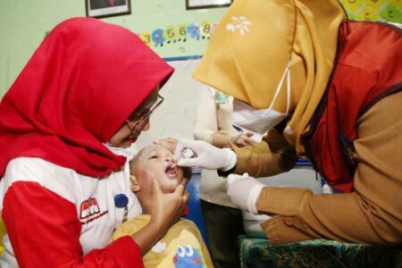Pelaksanaan imunisasi di Kota Surabaya