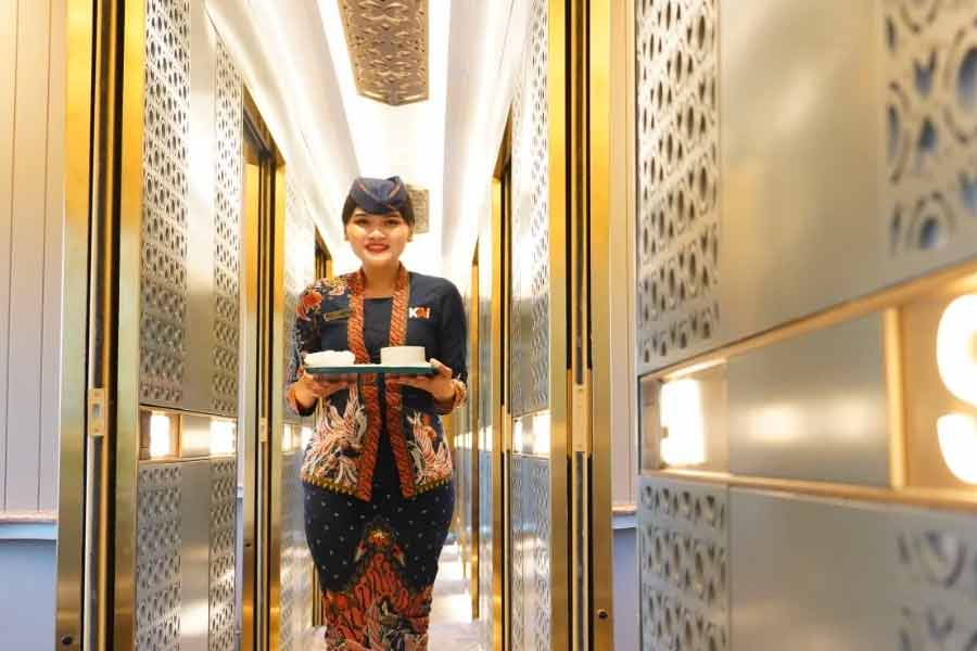 Semester I 2024, Kereta Suite Class Compartment dan Luxury Alami Lonjakan Jumlah Penumpang Kereta Suite Class Compartment diluncurkan pada 10 Oktober 2023 dan saat ini menjadi kelas tertinggi di layanan kereta api penumpang