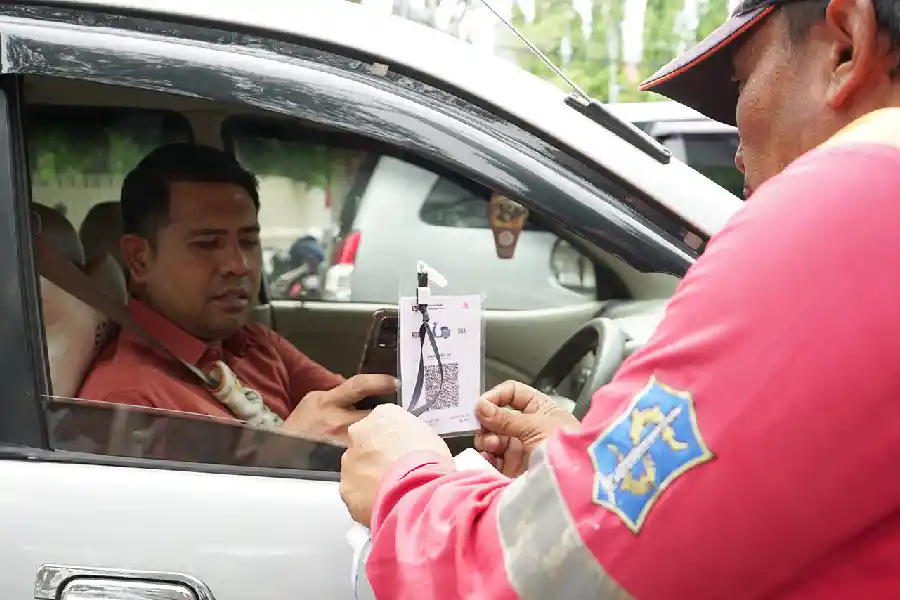 Pemkot Surabaya Perbanyak Lokasi Parkir Resmi Jadi 1425 Titik untuk Tambah PAD Layanan parkir di Kota Surabaya