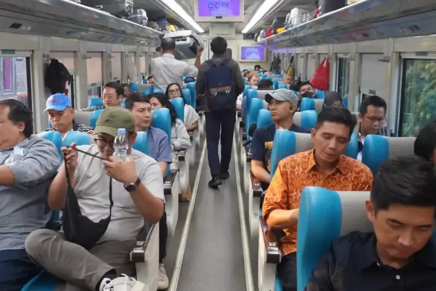 Ingin Perjalanan Istimewa, Manfaatkan Layanan Kereta Luar Biasa KAI Pengguna layanan transportasi KAI