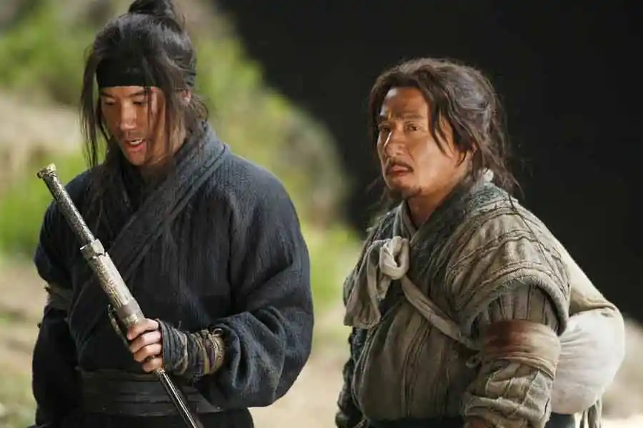 Sinopsis Little Big Soldier (2010), Persahabatan Tak Terduga Antara Dua Musuh Jackie Chan dan Leehom Wang dalam Little Big Soldier (2010)