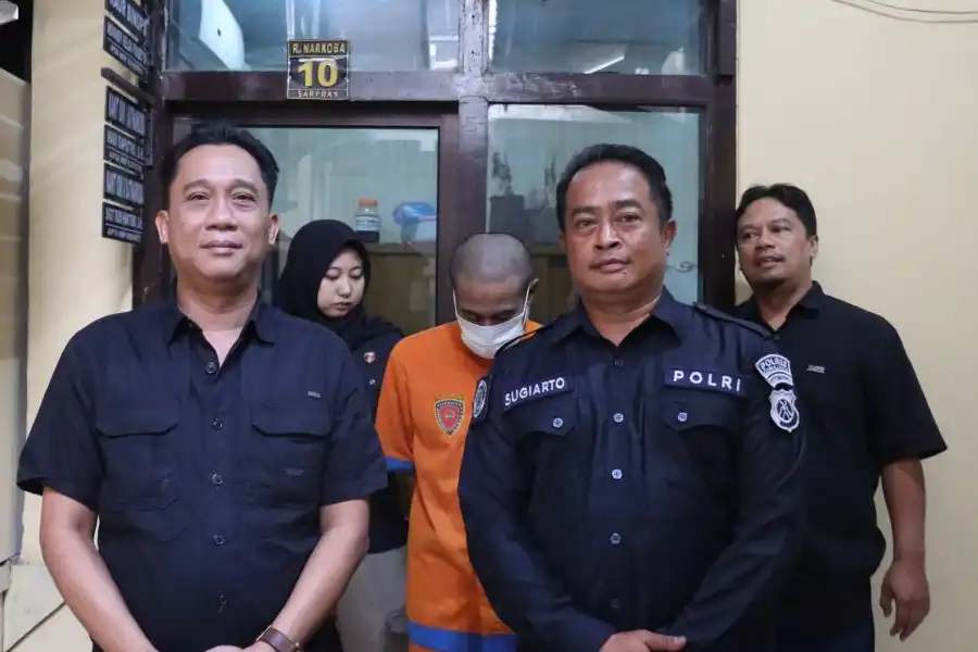 Petugas dari Polres Lumajang berhasil menangkap pengedar narkoba setelah menerima informasi dari masyarakat