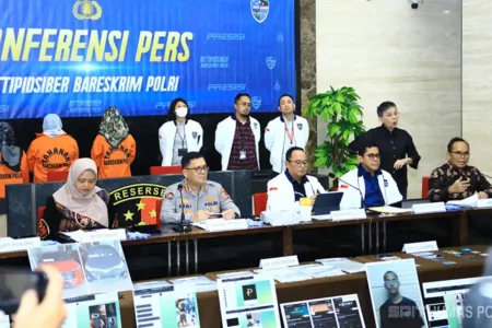 Bareskrim Bongkar Kasus Eksploitasi Anak di Telegram, Ada Hidden Gems dengan Deposit Rp 10 juta Bareskrim Polri berhasil saat menggelar konferensi pers kasus dugaan tindak pidana eksploitasi seksual terhadap anak yang dilakukan melalui grup Telegram (foto: Dok Humas Polri)