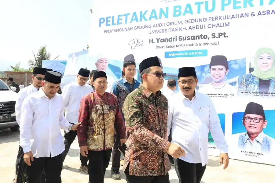 Ground Breaking UKHAC, Pj. Gubernur Adhy Apresiasi Peningkatan Kualitas SDM Jatim Gubernur Jatim Adhy Karyono saat menghadiri ground breaking pembangunan fasilitas pendidikan di kompleks UKHAC, Mojokerto