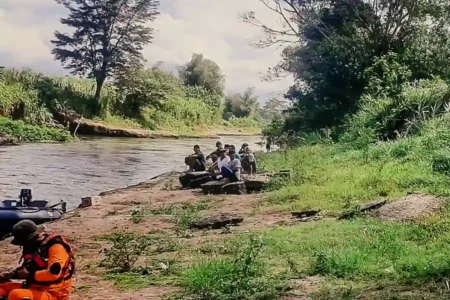 Pencarian korban hanyut di Sungai Brantas
