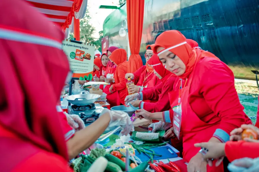 Royco Ajak Ribuan Masyarakat Bandung dan Surabaya Rayakan HUT Kemerdekaan RI Royko di Monkasel