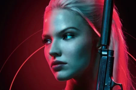 Sasha Luss dalam film Anna (2019)