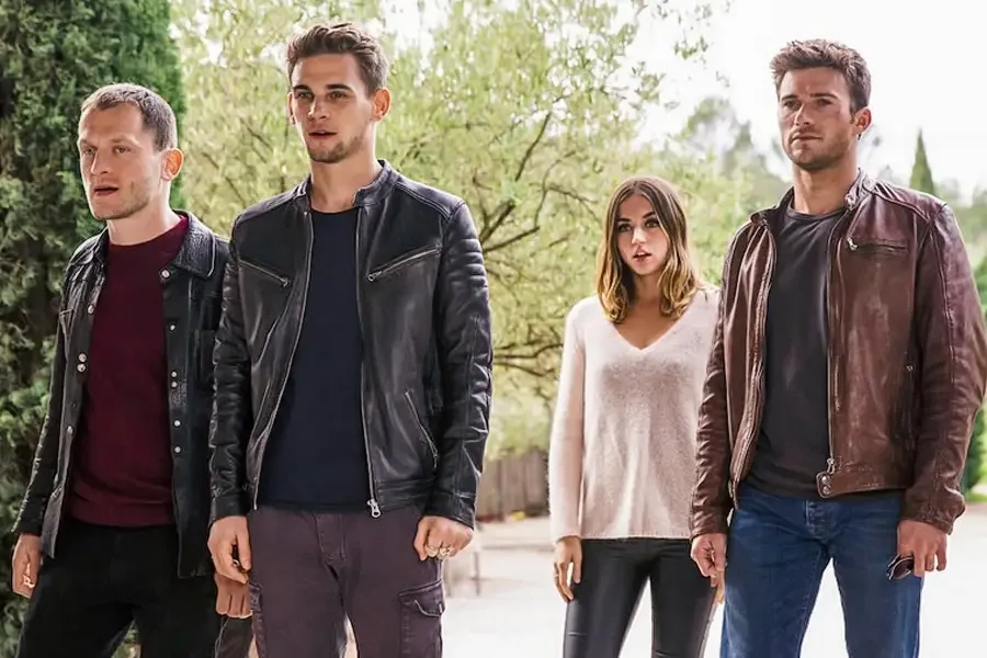Overdrive (2017): A Thrilling Tale of Car Heists and the Allure of Ana de Armas Para pemeran utama film Overdrive (2017)