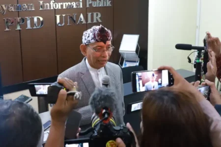 Rektor Universitas Airlangga (UNAIR), Prof Dr Mohammad Nasih SE MT Ak
