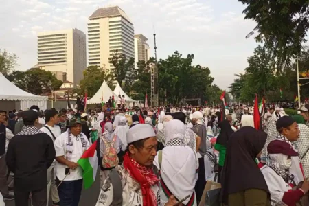 Aksi Aliansi Rakyat Indonesia Bela Palestina dan Komite Solidaritas Palestina dan Yaman (KOSPY) di depan Kedubes AS, Jakarta (foto: Dok Humas Polri)