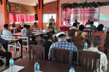 Pelatihan peningkatan kemampuan Imam Masjid dan Pegawai Syara’ di Aula Pertemuan New Anugrah Ramayana, Kabupaten Parimo (foto: Dok Humas Polri)
