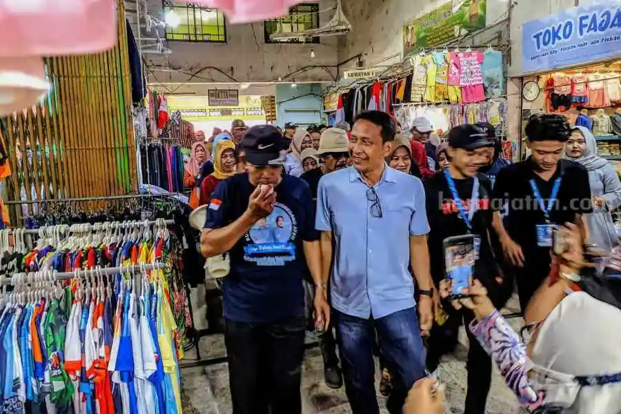 Setyo Wahono saat blusukan ke Pasar Tradisional Bojonegoro (foto: dok beritajatim.com)