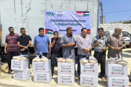 Paket bantuan itu didistribuskan ke camp pengungsi di Rusaifah, Zarqo, Jerash, mujabalesh, Irbid, sukhna, Jabal Nadhif, perbatasan Jordania dan Tepi Barat, dan Camp Joufa.