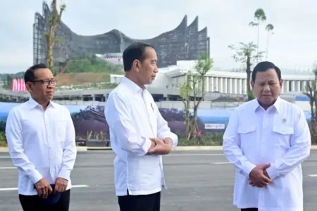 Ahead of Plenary Session, President Jokowi Invites Cabinet to Enjoy Fresh Air at New Capital