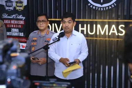 Terpapar Radikalisme dari Medsos, Remaja di Batu Ditangkap Densus 88 Juru Bicara Densus 88 Anti Teror Mabes Polri Brigjen Aswin Siregar saat memberikan penjelasan di depan awak media
