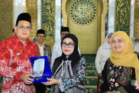 Pj. Gubernur Adhy menyebutkan jika kinerja ekonomi Jawa Timur juga ditopang perkembangan tren positif ekonomi syariah