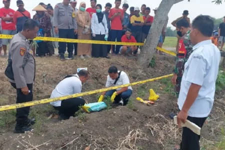 Polisi Berhasil Amankan Pasangan Kekasih Diduga Kuburkan Bayi di Area Persawahan Bojonegoro