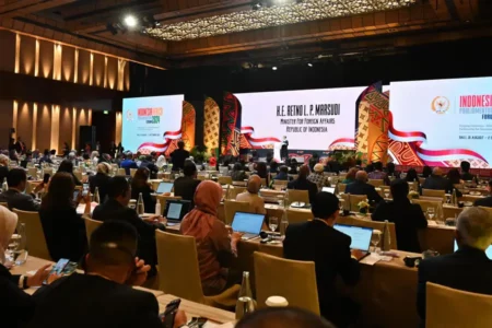 Menteri Luar Negeri sekaligus Ketua Parlemen Indonesia dan negara-negara Afrika, Retno Marsudi, saat berbicara di depan peserta IAPF