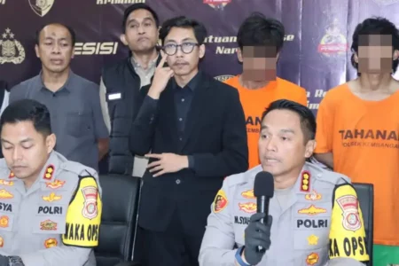 Tiga Remaja Jadi Tersangka Penyiraman Air Keras ke Polisi Saat Bubarkan Tawuran Kombes Syahduddi saat memberikan penjelasan dalam konferensi pers di Mapolres Metro Jakarta Barat