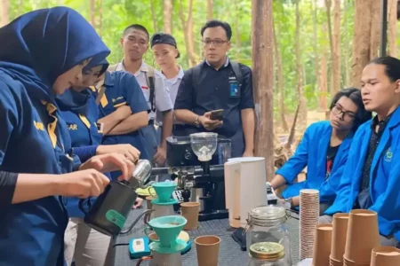 Pengenalan Dasar Kopi dari Bibit ke Cangkir untuk karyawan dan masyarakat umum.