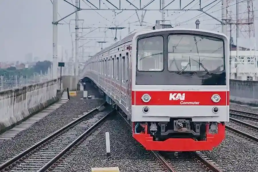 Dosen UNAIR Soroti Rencana Perubahan Subsidi KRL Jabodetabek Berbasis NIK