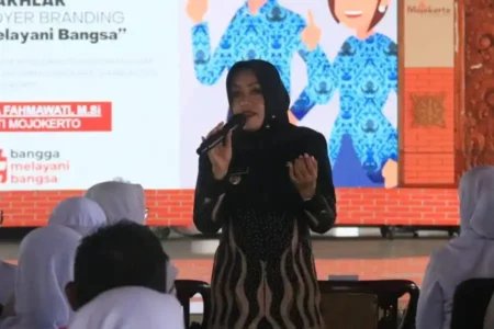 Bupati Mojokerto, Ikfina Fahmawati