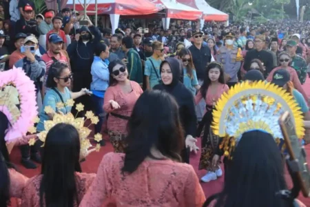 Pawai karnaval budaya di Desa Cinandang, Kecamatan Dawarblandong, Kabupaten Mojokerto