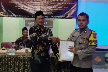 Polres Mojokerto Siaga Amankan Rapat Pleno DPSHP Pilkada 2024 di Kecamatan Jetis Rapat Pleno Terbuka Rekapitulasi Daftar Pemilih Sementara Hasil Perbaikan (DPSHP) Pilkada Tahun 2024 di wilayah Kec. Jetis Kab. Mojokerto