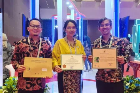 PT Pertamina Hulu Indonesia Raih NAKER AWARD 2024, Bukti Komitmen pada Kesehatan dan Keselamatan Kerja PT Pertamina Hulu Indonesia (PHI) Regional Kalimantan Subholding Upstream Pertamina, melalui anak perusahaan dan afiliasinya, berhasil meraih penghargaan NAKER AWARD 2024 dari Kementerian Ketenagakerjaan Republik Indonesia.