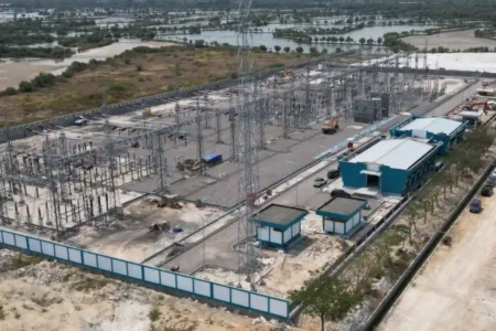 PLN Operasikan Pelanggan Curah Tegangan Menengah Pertama di Jawa Timur Suplai listrik ke PT BKMS dapat mendukung pengembangan bisnis serta memaksimalkan pemakaian energi listrik