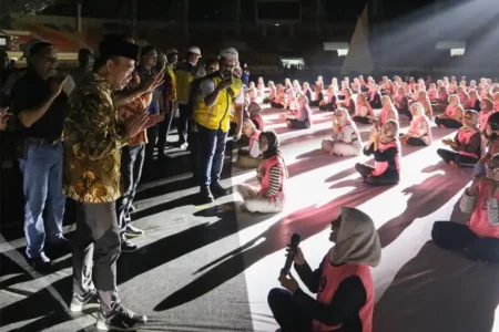 Presiden Jokowi Siap Buka PON XXI/2024 Aceh-Sumut, Persiapan Mencapai 100 Persen Menko PMK Muhadjir Effendy saat menyaksikan gladi kotor para penari kolosal yang dipersiapkan untuk acara pembukaan PON XXI/2024 Aceh-Sumut