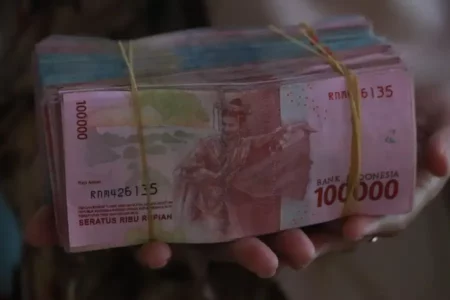 Penyaluran THR Pensiunan 2026 Capai 97 Persen, TASPEN Ingatkan Waspada Modus Penipuan Ilustrasi uang rupiah (foto: Mufid Majnun, unsplash)