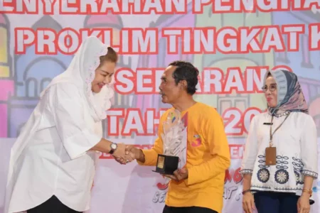 Pemkot Semarang Beri Penghargaan kepada Lima Kelurahan Terbaik dalam Program Kampung Iklim 2024