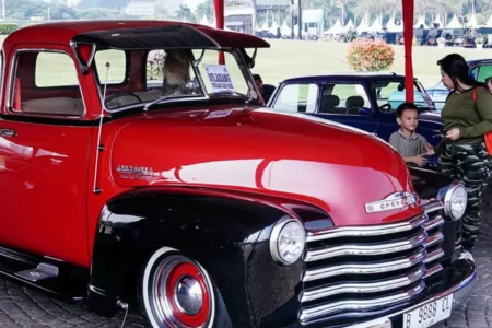 Pameran mobil klasik dan motor gede di Lapangan Monas, Jakarta Pusat