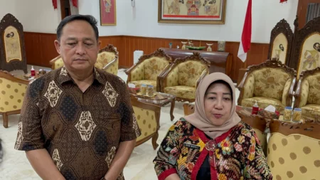 Ketua ESI Jawa Timur, Brigjend Pol Rudy Trenggono (kiri) bersama PJ Bupati Trenggalek Dyah Wahyu Ermawati (kanan).